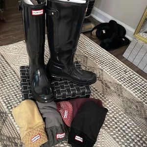 Black Adjustable Tall Hunter Boots w/4 Sets of Hunter socks